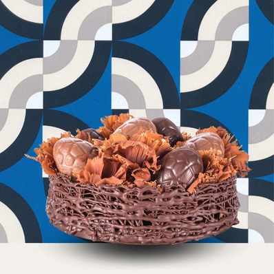 L'entremets signature de Pâques est de retour ! Un nid en chocolat (demi coques en chocolat 55% et lait 20%, crémeux chocolat blanc, grué de cacao, cookie chocolat et noix de pécan, caramel coulant) et un décor dentelles de chocolat. 🥰

Commandez l'Eclosion pour vos festivités de Pâques Uniquement disponible à Lyon du 29/03 au 01/04. 🤩




#bernachon #chocolat #lyon #paques #easter #chassesauxoeufs #tradition #sujets #oeufs #HâteDeChercher #PâquesEnVue