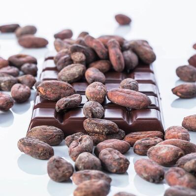 De la fève à la tablette ✨

Nous réalisons notre chocolat à partir d’un assemblage de 10 variétés de fèves de cacao 😍 

Rendez-vous le 15 septembre pour découvrir la tablette des 70 ans ! 🍫

#beantobar #chocolat #lyon #cacao #bernachon