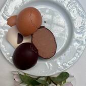🌸 C’est PÂQUES du chocolat… c’est surtout de la gourmandise ! 🌸

Retrouvez notre traditionnel œuf coquille enrobé de chocolat noir 55% et gianduja.

#pâques #paques2023 #easter #oeuf #oeufcoquille #bernachon #bernachonlyon #paris #gourmandise #chocolat #chocolate #chocolovers #chocolates #love #madewithlove
