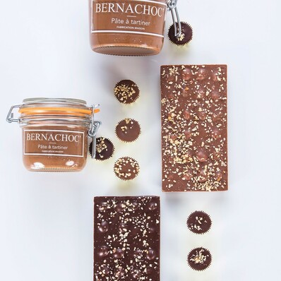 😁Découvrez notre pâte à tartiner, Bernachoc' ! 🍫

Entre gourmandise et générosité, elle est réalisée à base de noisette du Piémont torréfiées (environ 60%) et de notre savoureux mélange de 10 fèves de cacao ! 😍

👉️ Bernachoc Classique et Intense
👉️ Tablette Bernachoc' Noir
👉️ Tablette Bernachoc' Lait

#bernachon #chocolat #lyon #bernachoc #gourmand #noisettes #cacao
