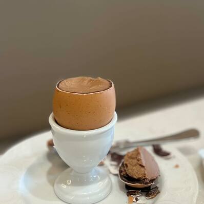 Découvrez les œufs coquilles ! 🍫🐣
Coque chocolat noir 55% et gianduja fondant 😋

Cachez nos oeufs coquilles lors de votre chasse aux œufs de Pâques, ce weekend ! 😉

Disponible à Lyon, Paris et en ligne ! 🤗

#bernachon #lyon #paques #easter #eastereggs