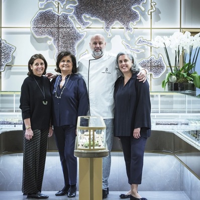 [Chocolatier artisanal à Lyon depuis 1953] 🤎
Depuis 70 ans, la famille Bernachon écrit son histoire dans le respect de ses valeurs: Tradition, Transmission, Excellence, Exigence. Un savoir-faire d’exception transmis de génération en génération, qui donne naissance à un chocolat au goût unique. 

#famillebernachon #bernachon #chocolatierartisan